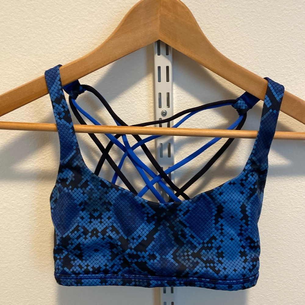 Lululemon sport bra, like new condition